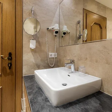 Zum Stern Inkl Gasteiner Bergbahnen Im Sommer Hotel 4*