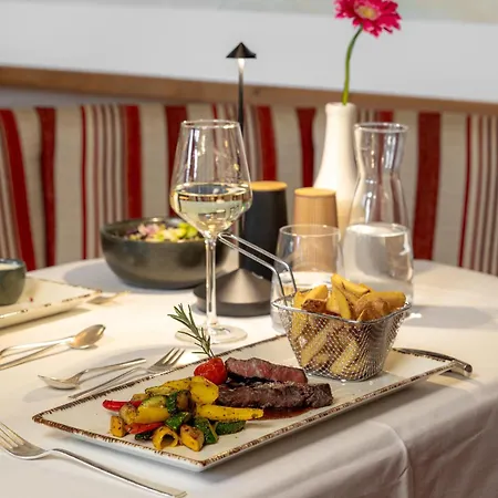 Zum Stern Inkl Gasteiner Bergbahnen Im Sommer Отель 4*